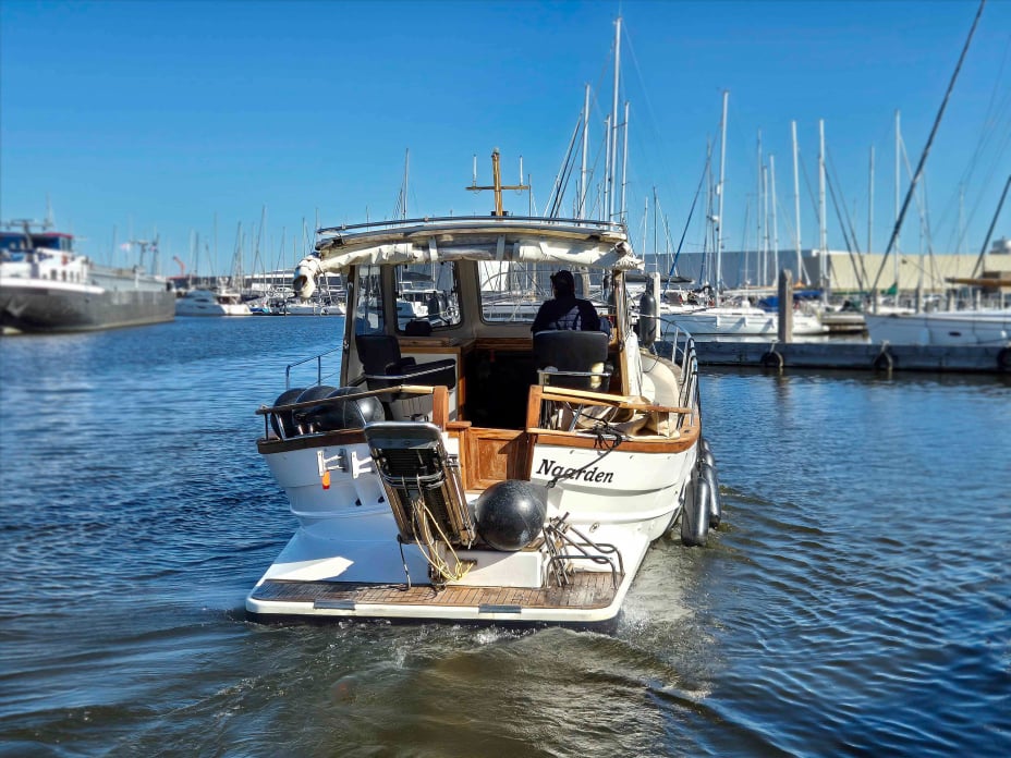 menorquin-55-achteraanzicht-in-jachthaven