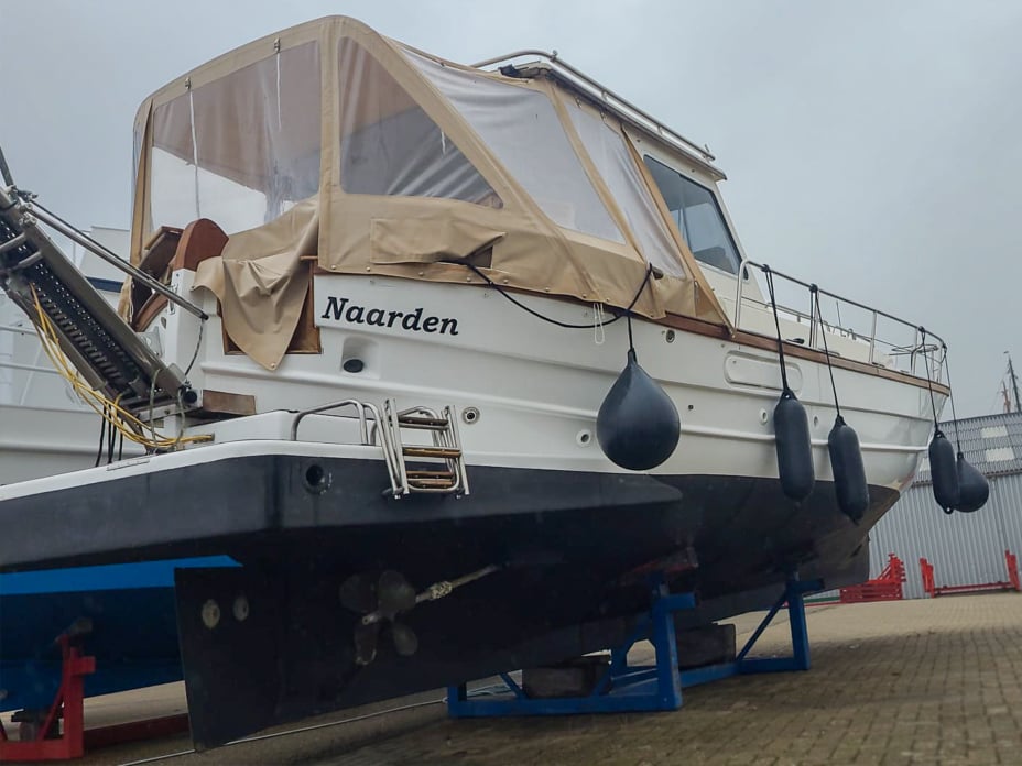 menorquin-55-stuurboordzijde-op-de-werf
